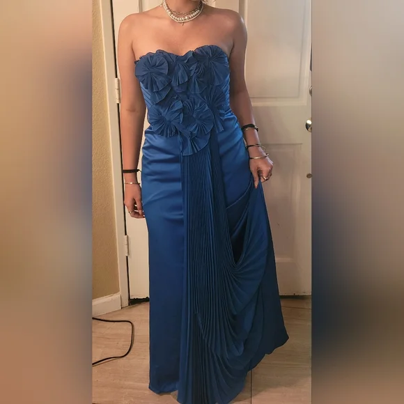 green emerald velvet dress High Draped Slit Gown – BCBGMAXAZRIA main image 0